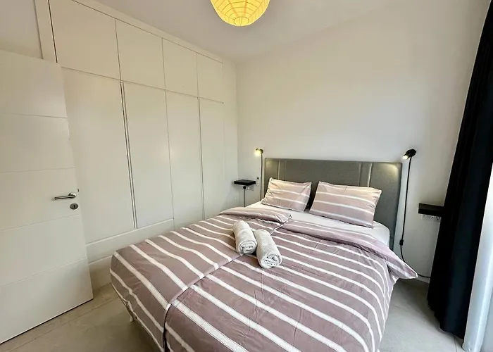 Retreat, Block B1, Unit8 Lägenhet